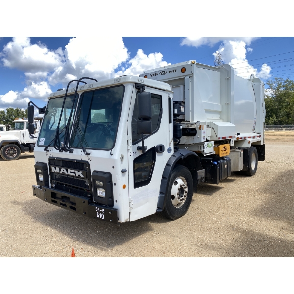 2022 MACK LR64 Garbage / Sanitation Truck