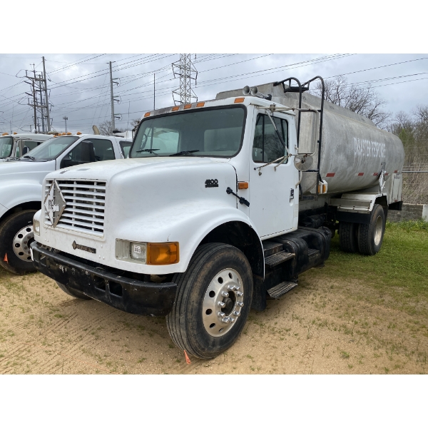 2001 INTERNATIONAL 4900 Gas / Fuel Truck