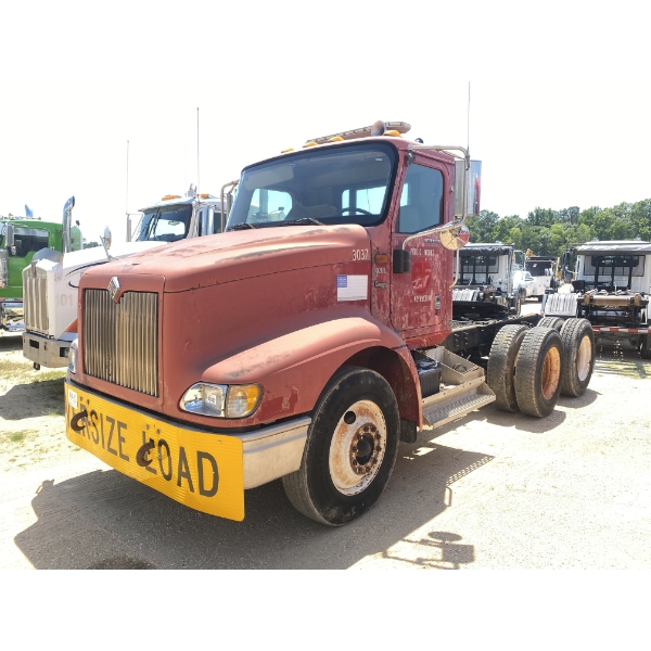 2002 INTERNATIONAL 9200i Day Cab Truck
