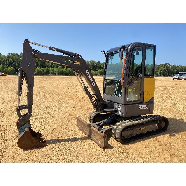 2022 VOLVO ECR25D Excavator - Mini
