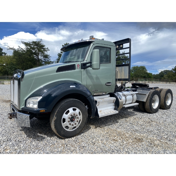 2018 KENWORTH T880 Day Cab Truck