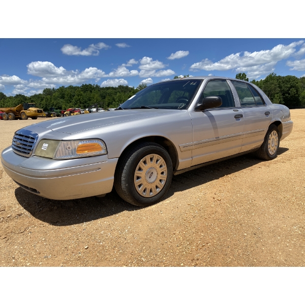 2005 FORD CROWN VICTORIA Automobile