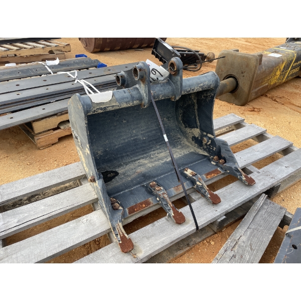 2020 JCB 30" 750 BUCKET