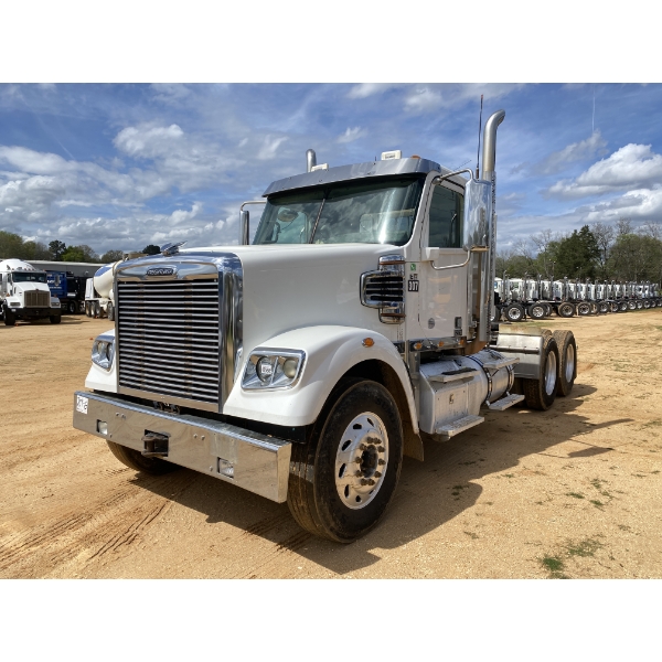 2016 FREIGHTLINER 122SD Day Cab Truck