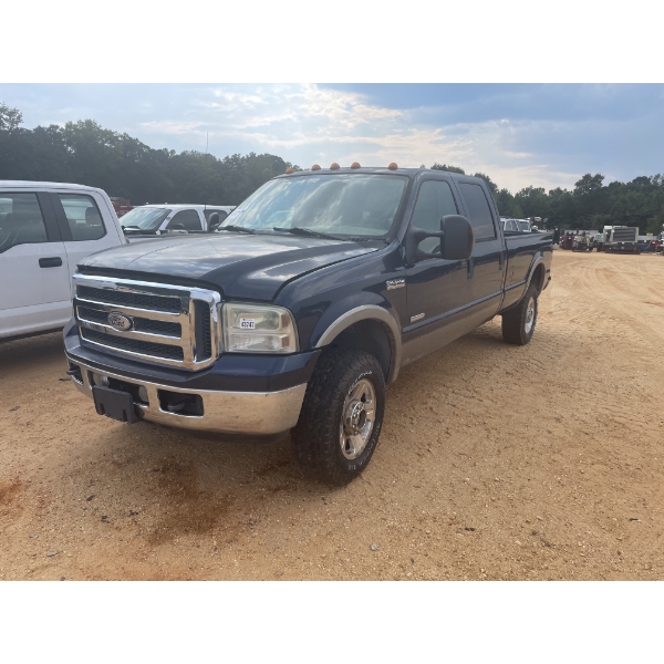 2006 FORD F350 LARIAT Pickup Truck