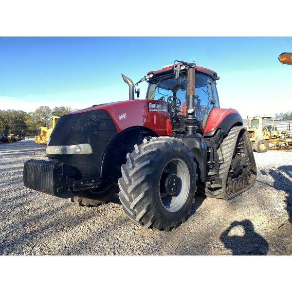2018 CASE MAGNUM 340RT Scraper Tractor