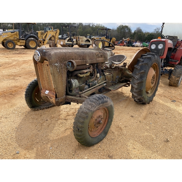 FORD 600 Farm Tractor