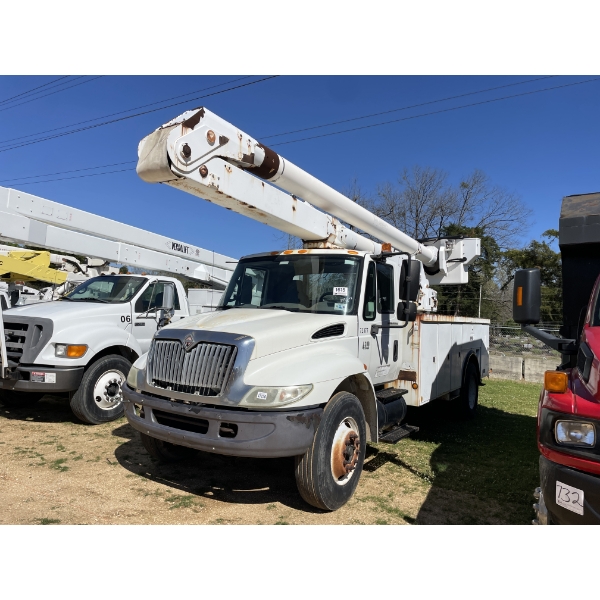 2004 INTERNATIONAL 4300 Bucket Truck