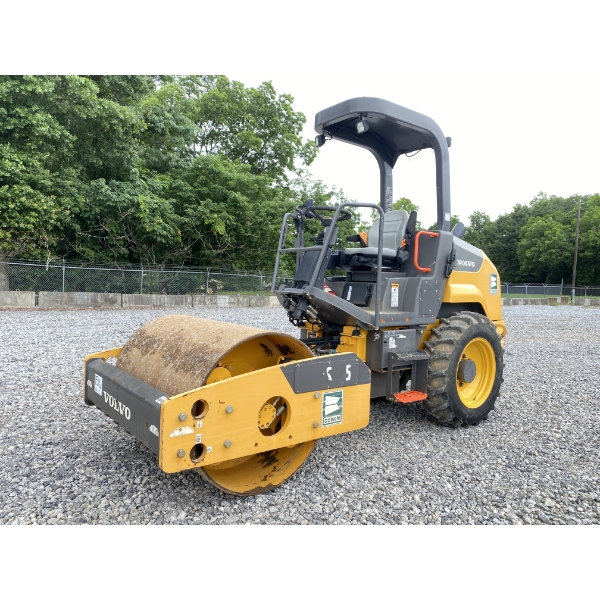 2022 VOLVO SD45B Roller