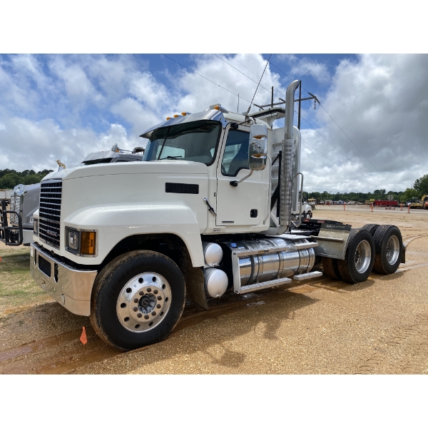 2019 MACK PI64T Day Cab Truck