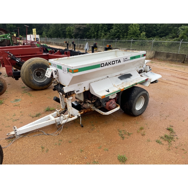 DAKOTA TURF TENDER 410 SPREADER