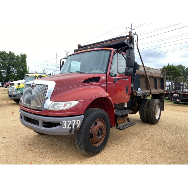2010 INTERNATIONAL DURASTAR 4400 Dump Truck
