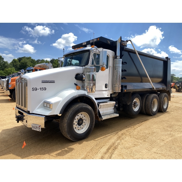 2014 KENWORTH T800 Dump Truck