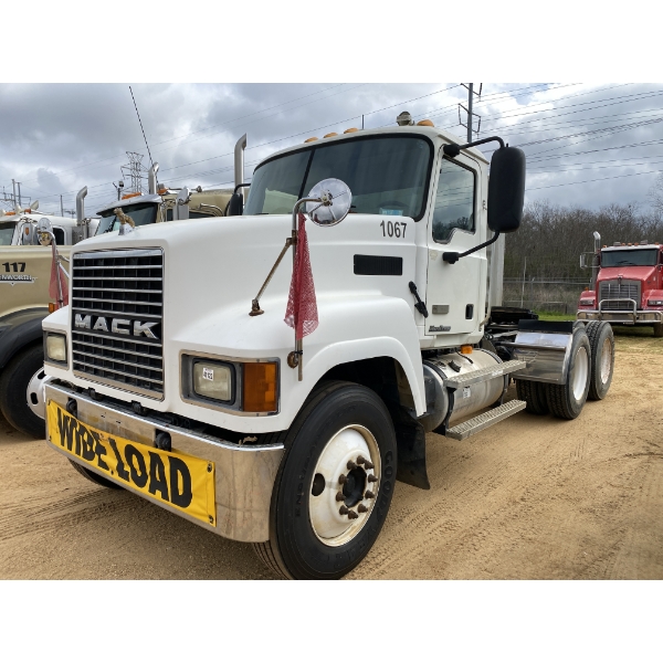 2007 MACK CHN613 Day Cab Truck