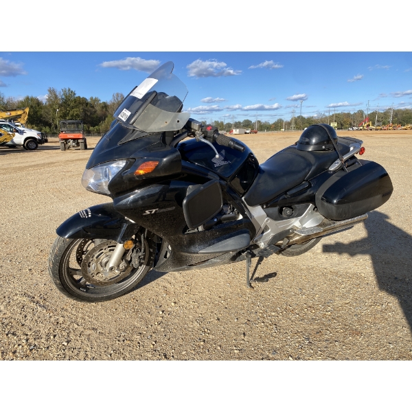 2010 HONDA ST1300 Motorcycles