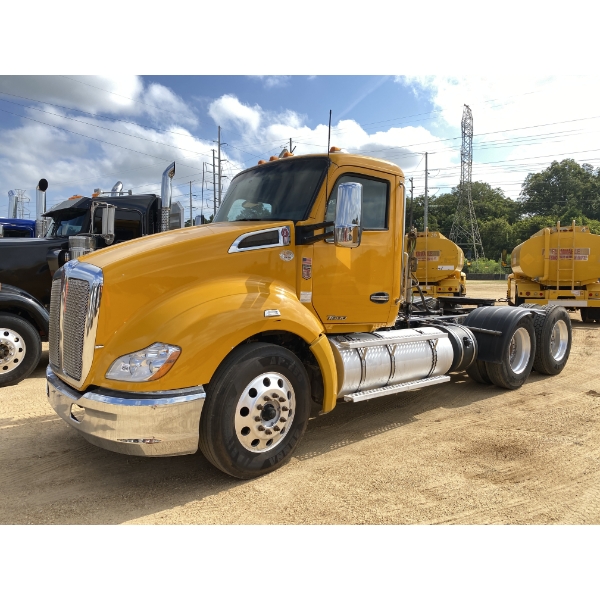 2022 KENWORTH T680 Day Cab Truck