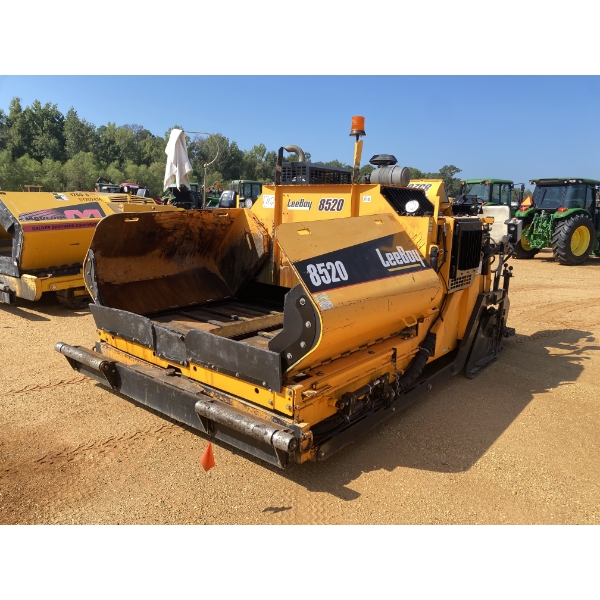 2017 LEEBOY 8520 Asphalt Paver