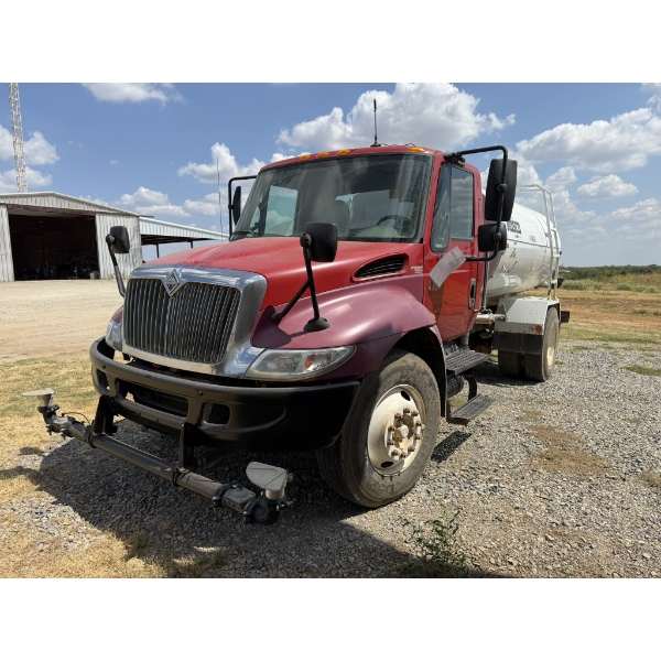 2007 INTERNATIONAL 4300 Water Truck