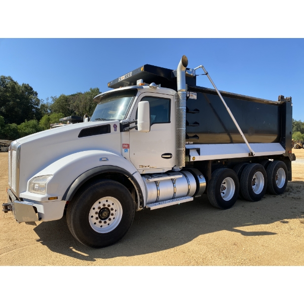 2017 KENWORTH T880 Dump Truck