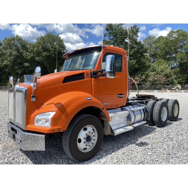 2020 KENWORTH T880 Day Cab Truck