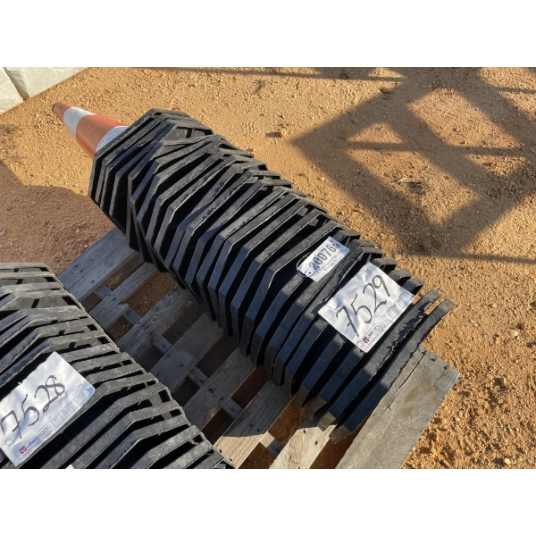 (25) SAFETY CONES