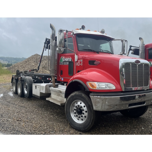 2018 PETERBILT 348 Roll Off Truck