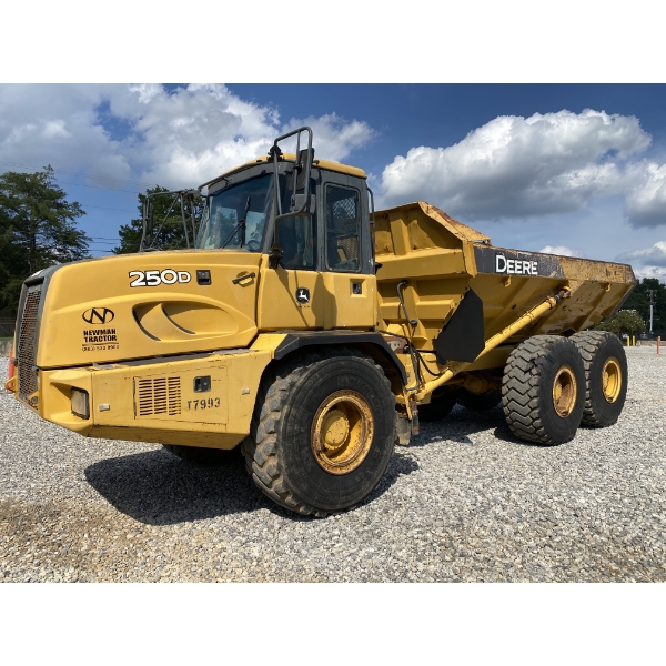 2006 JOHN DEERE 250D Articulated Truck