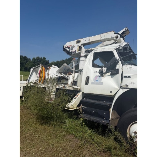 2020 INTERNATIONAL MV607 SIGN / Bucket Truck