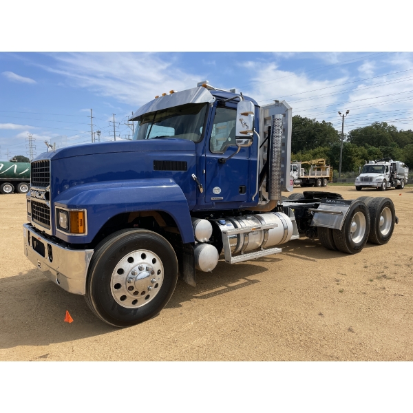 2021 MACK PI64T Day Cab Truck