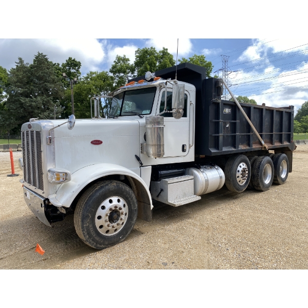2009 PETERBILT 388 Dump Truck