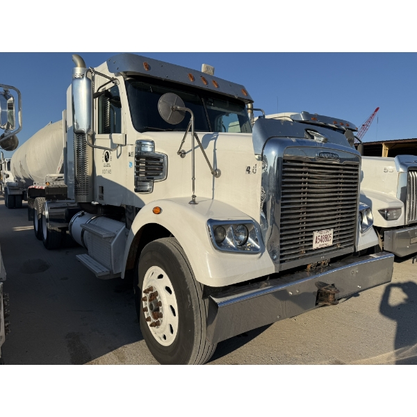 2019 FREIGHTLINER 122 SD Day Cab Truck