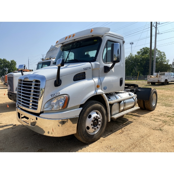 2014 FREIGHTLINER CASCADIA Day Cab Truck