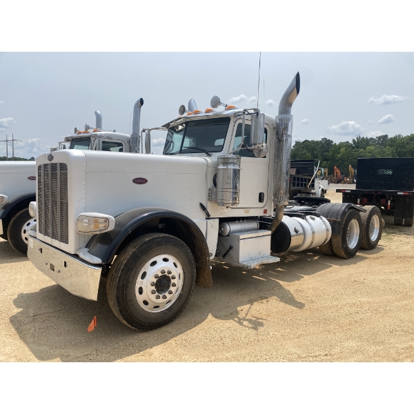 2016 PETERBILT 389 Day Cab Truck