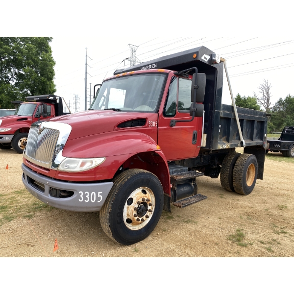 2016 INTERNATIONAL 7400 Dump Truck