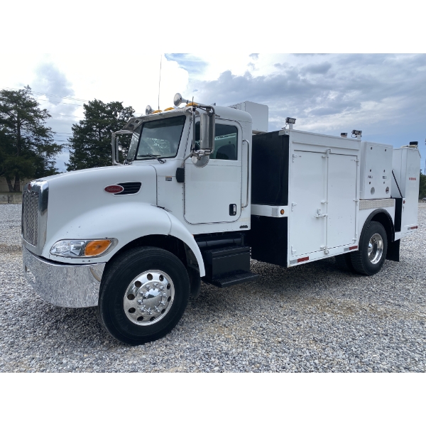 2007 PETERBILT 335 Fuel / Lube Truck