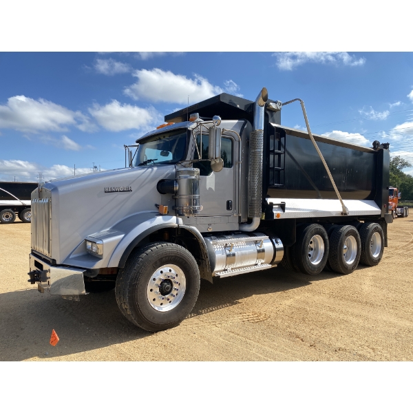 2019 KENWORTH T800 Dump Truck