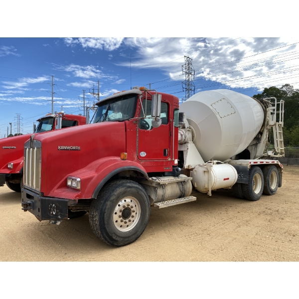 2016 KENWORTH T800 Concrete Mixer / Pump Truck