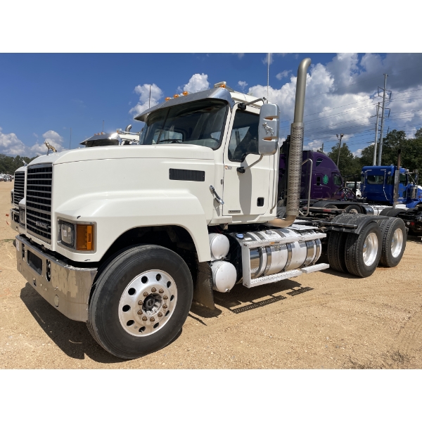 2019 MACK PI64T Day Cab Truck