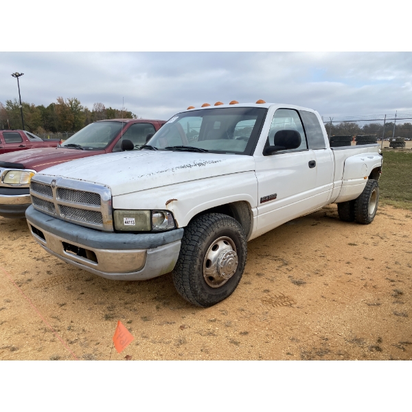 2002 DODGE RAM 3500 Pickup Truck
