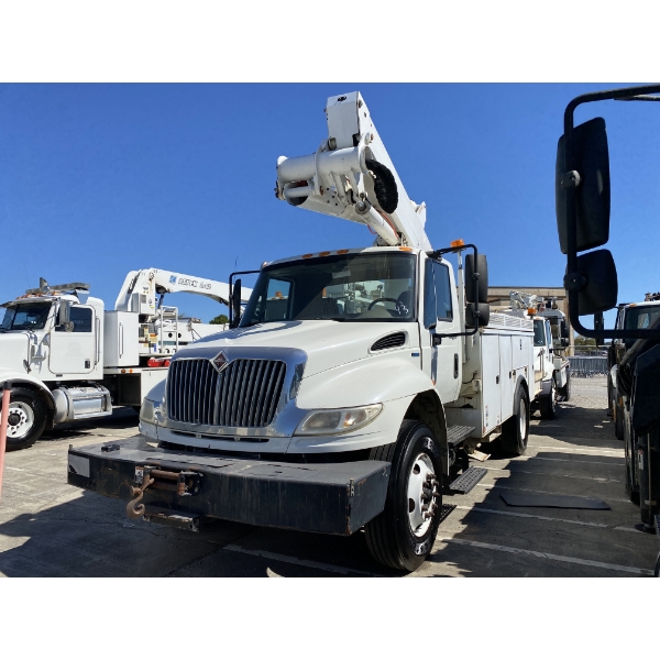 2011 INTERNATIONAL 4400 Bucket Truck