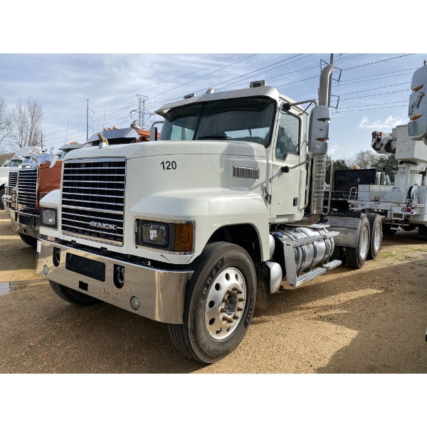 2019 MACK PI64T Day Cab Truck