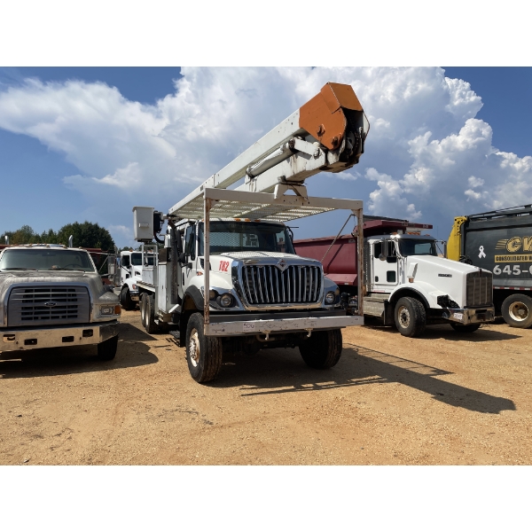 2011 INTERNATIONAL 7400 Bucket Truck