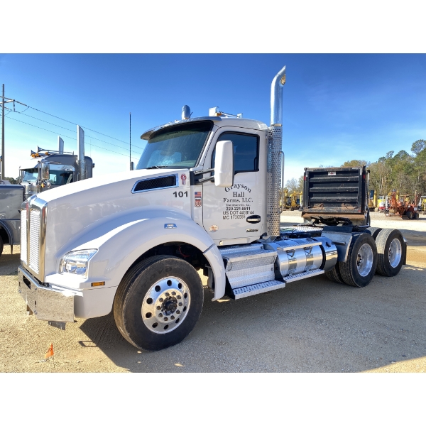 2024 KENWORTH T880 Day Cab Truck