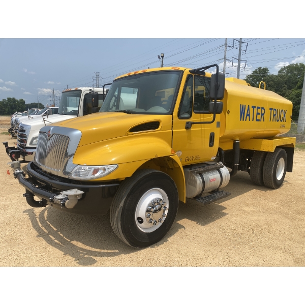 2019 INTERNATIONAL 4300 Water Truck