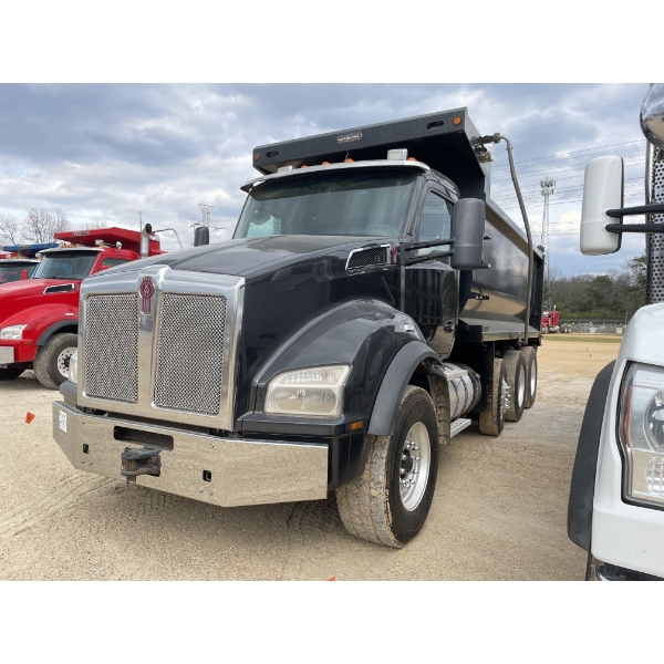 2020 KENWORTH T880 Dump Truck