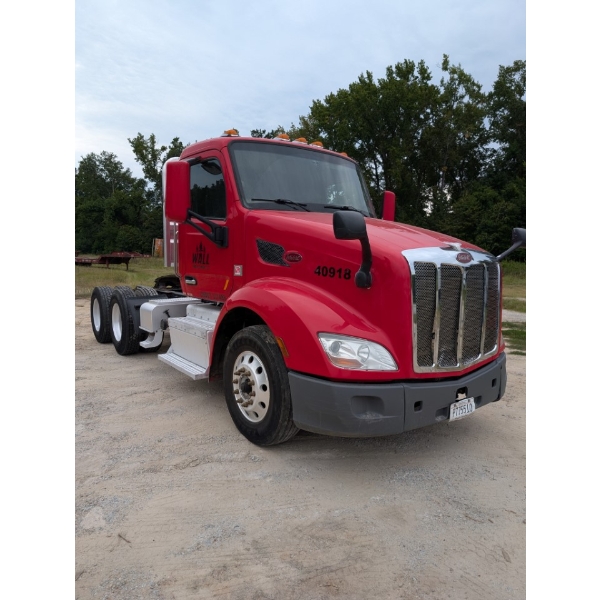 2017 PETERBILT 579 Day Cab Truck