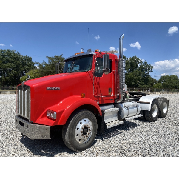 2000 KENWORTH T800 Day Cab Truck