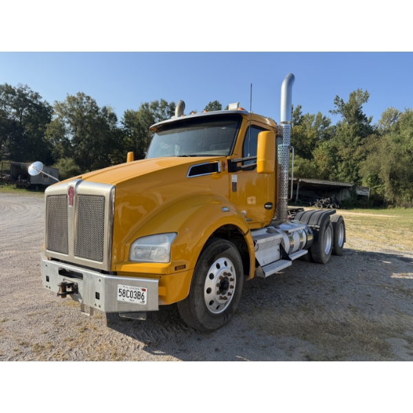 2020 KENWORTH T880 Day Cab Truck