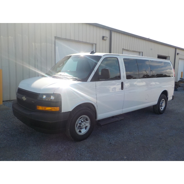 2019 CHEVROLET EXPRESS Passenger Van
