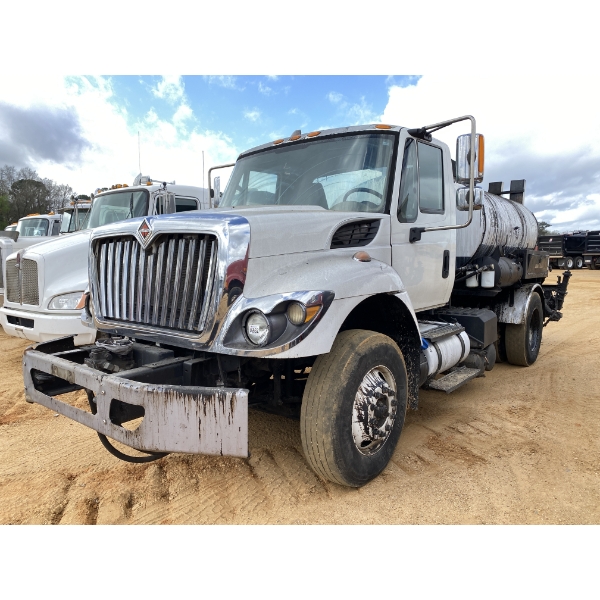 2016 INTERNATIONAL WORKSTAR 7300 Asphalt Distributor Truck